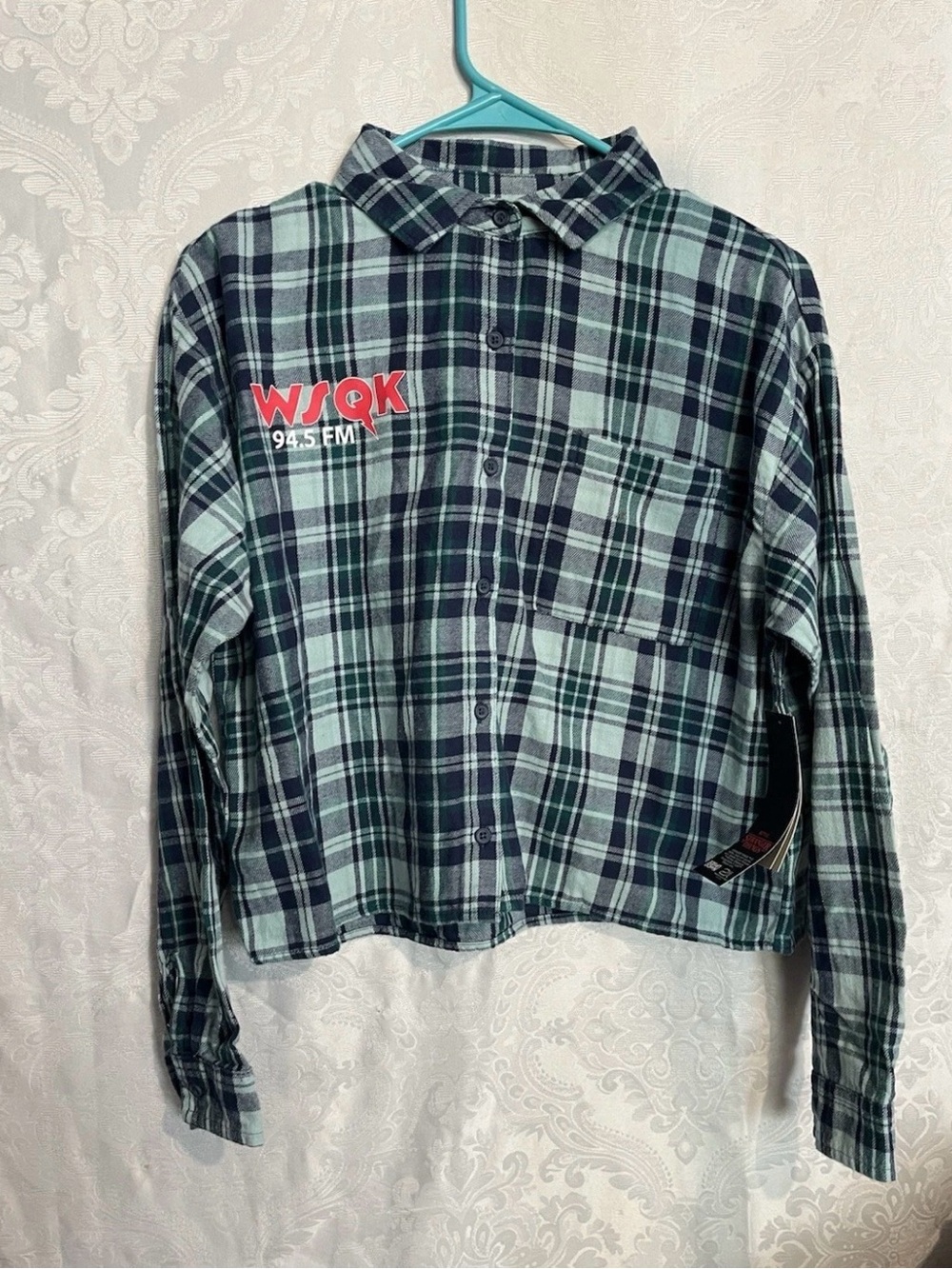 New Stranger Things Hawkins Hitmaker Crop Flannel Teal Plaid Shirt Womens